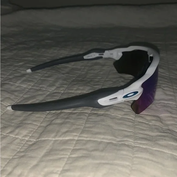 oakley sunglasses - Picture 3 of 4